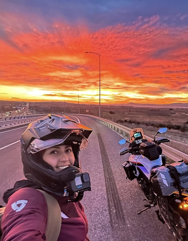 Motosikletiyle Türkiye'nin 81 ilini gezen Saliha Özkan'ın enfes paylaşımlarını hayranlıkla takip ediyoruz.