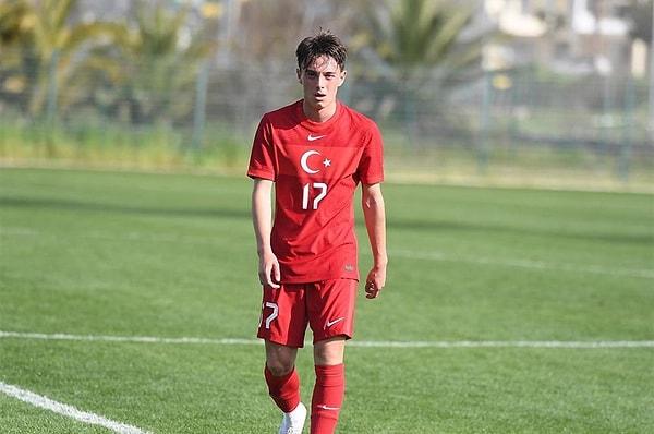 Galatasaray'ın maçta gol atmasına sarı-lacivertli cepheden tepkiler yükselirken genç futbolcu Emirhan Arkutcu'dan flaş bir açıklama geldi.
