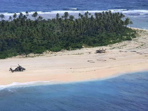 The Guardian'ın haberine göre 2020 yılında üç Mikronezyalı denizci, sahilde "SOS" yazdıktan sonra Avustralya Savunma Kuvvetleri tarafından kurtarılmıştı.