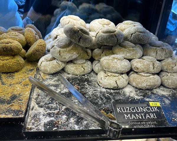 Son olarak bir kişi, İstanbul'un meşhur bir fırınından satın aldığı kurabiyeleri paylaştı. Fakat kurabiyeler, kiloyla değil taneyle satılıyordu.