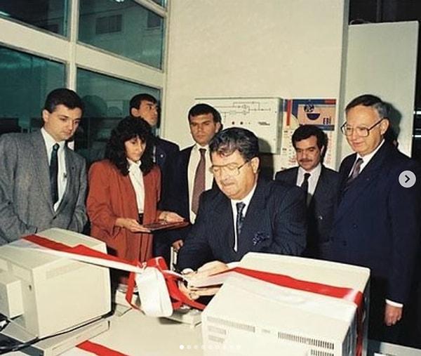 1992'de Türkiye ile Hollanda arasında X.25 protokolü üzerinden deneysel bir internet bağlantısı kuruldu. Bu başarıdan sonra, ODTÜ ve TÜBİTAK, Türkiye Posta ve Telgraf Teşkilatı'na (PTT) başvurarak 64 kbps kapasiteli bir hat kiraladı. Türkiye'nin ilk internet bağlantısı, ODTÜ Bilgi İşlem Daire Başkanlığı sistem salonundaki yönlendiriciler aracılığıyla Amerika Birleşik Devletleri'ndeki Ulusal Bilim Vakfı Ağı (NSFNet) ile 12 Nisan 1993'te kuruldu.
