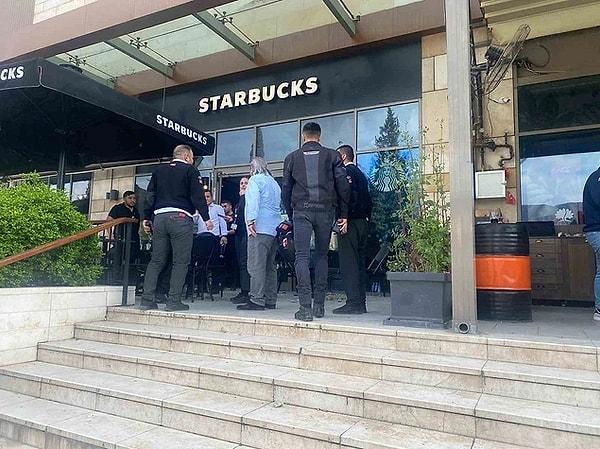 Kahramanmaraş’ta bulunan Starbucks şubesine henüz kimliği tespit edilemeyen bir kişi tarafından pompalı tüfekle saldırı düzenlendi. Saldırıda 1 kişi yaralandı.