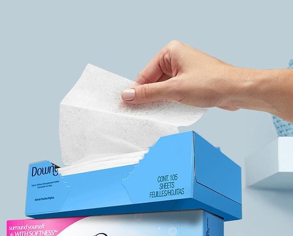 5. Çamaşır kurutma makinesi kağıdını kullandıktan sonra 'toz bezi' olarak da kullanın ve evinizde daha az sildiğinizi yerleri temizleyin.