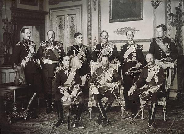 13. Avrupa'nın 9 Kralı, Kral 7. Edward'ın Londra'daki cenaze töreninde ilk ve tek kez bir fotoğraf için bir araya geldi. (20 Mayıs 1910)