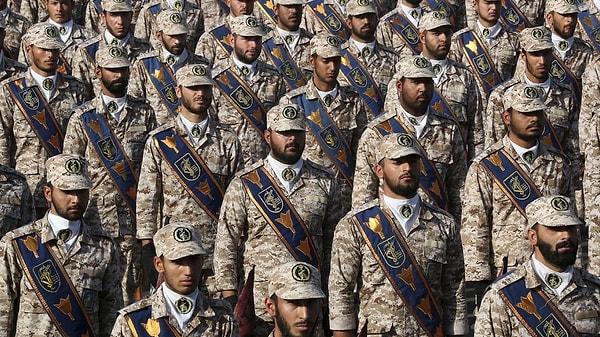 İran Devrim Muhafızları Ordusu, İsrail'e onlarca insansız hava aracı (İHA) ve füzeyle saldırı düzenlediklerini duyurdu.