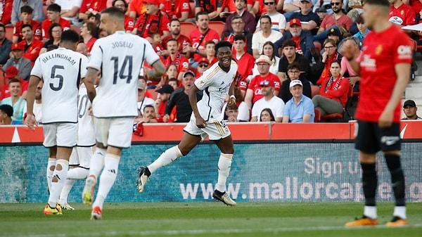 Real Madrid, La Liga'nın 31. haftasında Mallorca'ya konuk oldu. Eflatun beyazlılar, üç puanı tek golle aldı. Tchouameni, galibiyeti getiren isim oldu.