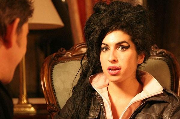 Projenin duyurulmasından ve Abela'nın karakterinin görüntülerinin internette ortaya çıkmasından bu yana pek çok kişi Winehouse hakkında bir filmin gerekliliğini sorguluyor.