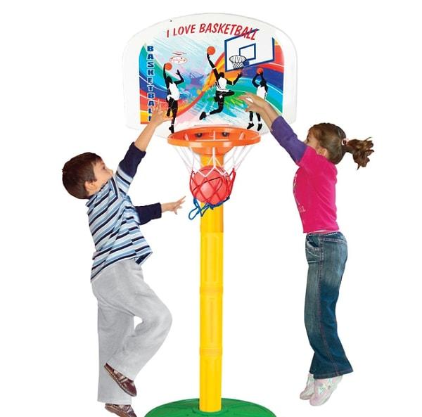 12. Spor yapmayı sevdirerek çocukları basketbol oynamaya teşvik edecek.