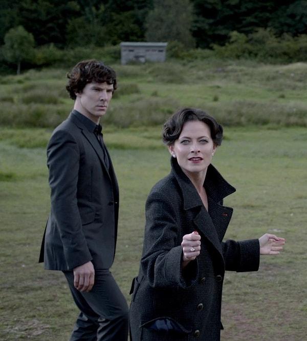 Her bir sahnesi bir film uzunluğunda üç bölümden oluşan dizi dört sezon boyunca yayınlandı ve bir seferinde de yılbaşı özel bölümüyle seyircisiyle buluştu. Sherlock 2017 yılında final yaptı ancak dizinin hayranları hiçbir zaman beşinci sezondan beklentisini kesmedi.