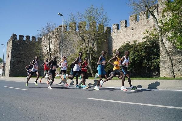 Türkiye İş Bankası 19. İstanbul Yarı Maratonu atletler listesi