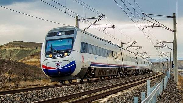 Ulaştırma ve Altyapı Bakanı Abdulkadir Uraloğlu tarafından yapılan açıklamaya göre, Türkiye’de Yüksek Hızlı Tren hatlarına bir yenisi daha ekleniyor. Bu kez İstanbul ile Sivas arasında yapılacak olan seferler sayesinde vatandaşlar, iki şehir arasında aktarmasız yolculuk yapabilecekler.