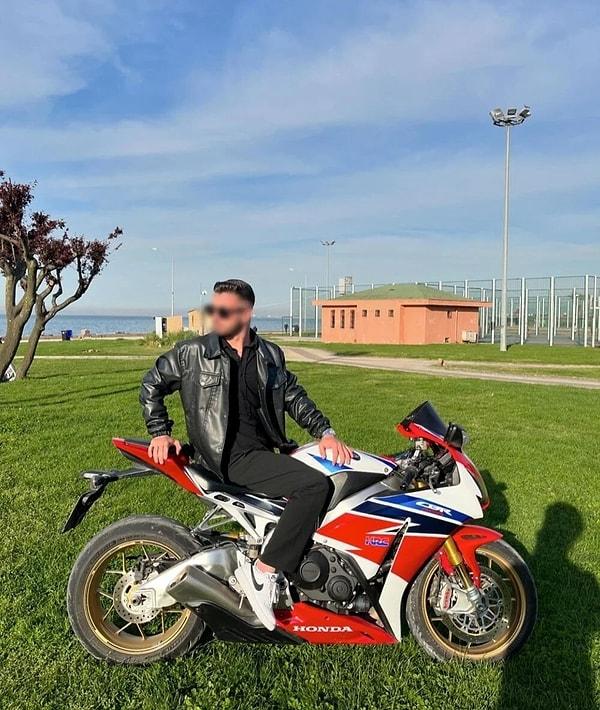 Çarpışmanın etkisiyle devrilen motosikletin sürücü Ziya Önder ile arkasında yolcu olarak bulunan Melek Karakaş yaralandı.