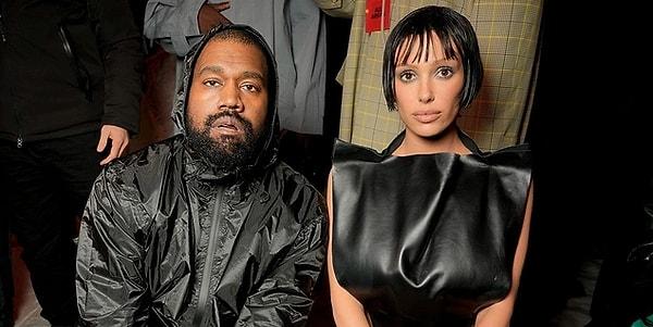 Her geçen gün daha da absürtleşen kıyafetleriyle hafızlara kazanan model Censori hakkında spekülasyonlar da bitmiyor bildiğimiz gibi.Kanye West'in zorla kendisine bu müstehcen kıyafetleri giydirdiği ve kendisinin bu durumdan hiç memnun olmadığı ortaya atılan kuvvetli iddialardan.