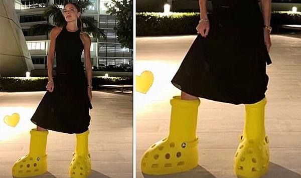9. Victoria Beckham'ın sarı terliğimsi ayakkabılarını da unutmayalım.
