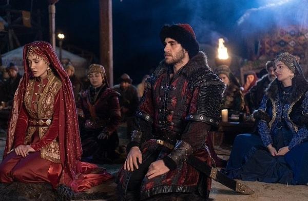 X kullanıcısı Volkan Giritli şans eseri izlediği Kuruluş Osman dizisinde Orhan Gazi ve Elçim Hatun'un evlendikleri sahneye denk gelirken, bu sahnede tarihi bir hata olduğunu fark ediyor.