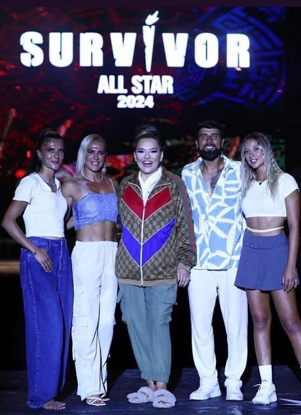 Survivor'da sahne alan Demet Akalın burada yeni şarkısını seslendirirken, yarışmacılardan Yasin, Merve, Aleyna ve Nagihan'la fotoğraf paylaştı.