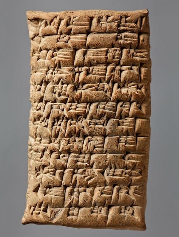 7. Köle kız satın almak için para talep eden çivi yazılı mektup. (Irak, Eski Babil İmparatorluğu, M.Ö 2000-1600)