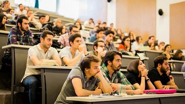 Özvar, Türkiye’de 208 üniversite, yaklaşık 185 bin akademisyen ve 7 milyona yakın yükseköğrenim öğrencisi olduğunu söyledi.
