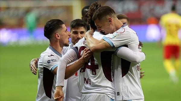 Trendyol Süper Lig'in 33. haftasında Trabzonspor, Mondihome Kayserispor'u 2-1'lik skorla mağlup etmeyi başardı.