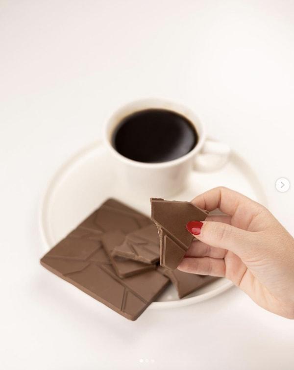 Kahvenin yanında şöyle leziz bir çikolata alır mıydınız?