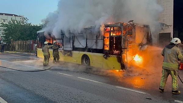 İtfaiye ekiplerinin yaklaşık yarım saat süren müdahalesinin ardından yanan İETT otobüsü söndürüldü. Otobüsün içerisinde yolcu bulunmaması büyük bir faciayı önlerken, yanan otobüs kullanılamaz hale geldi. Polis, olayla ilgili soruşturma başlattı.