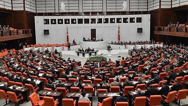 Türkiye Büyük Millet Meclisi'nde gündem yoğun. Bu hafta Meclis gündemine gelmesi beklenen önemli yasa teklifleri arasında fahiş fiyat artışı yapan işletmelere yönelik düzenleme de var.
