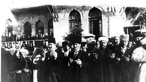 Atatürk, Büyük Nutku'na "1919 Mayıs'ının 19. Günü Samsun'a Çıktım" cümlesiyle başlıyor. Bu andan itibaren Paşa için bir yıla yakın süre devam eden zorlu bir örgütlenme süreci başladı.