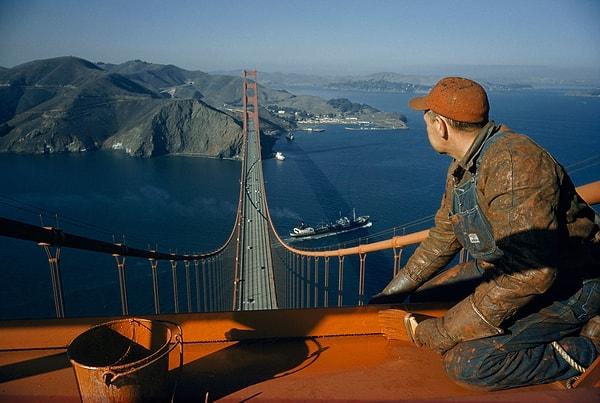 Haydi, biraz geçmişe dönelim ve Golden Gate Köprüsü'nün yapımı sırasında yaşanan ilginç olaylara göz atalım.