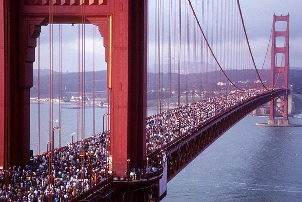 24 Mayıs 1987'de San Francisco Belediyesi, Golden Gate Köprüsü'nün 50. yıldönümünü kutlamak için büyük bir etkinlik düzenlemiştir.