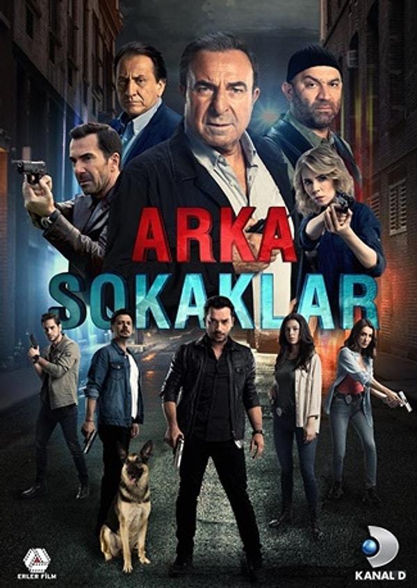 Türk dizi tarihinin en uzun süren yapımlarından biri olmayı başaran Arka Sokaklar, 19. sezon onayını alarak seyircisini sevindirmişti.
