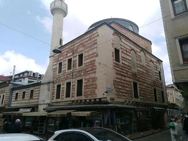 Fikri Doğan, İsmailağa Camii’nin emekli imamı olarak biliniyordu.
