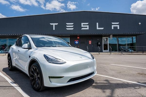 Tesla'nın ilk çeyrek net geliri %55 düştü.