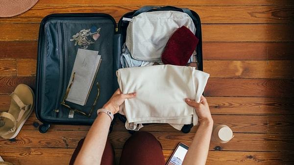 3. "Seyahat ederken yanlarında bagaj taşımamak için her evlerinde ayrı kıyafetleri var."