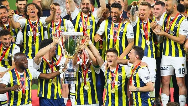 Tahminlerini tutturduğu görülen Güven bu sezonun şampiyonu olarak yine Fenerbahçe'ye işaret etti.