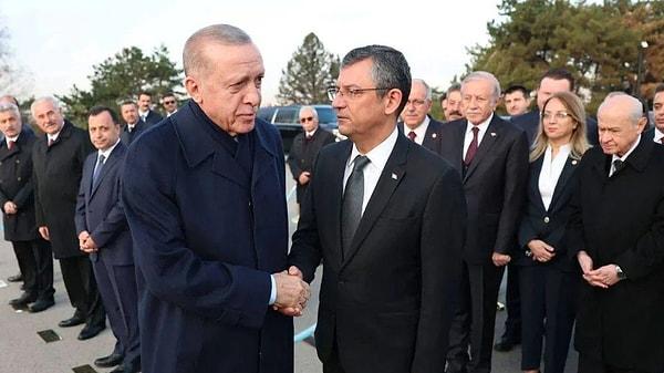 Siyasetin gündeminde CHP Genel Başkanı Özgür Özel ile Cumhurbaşkanı Recep Tayyip Erdoğan’ın görüşmesi yer alıyor.