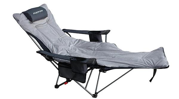6. Bu konforlu kamp sandalyesi, çıkarılabilir ayak desteği ve yastık özellikleriyle birlikte, düşük sıcaklıklarda sıcaklık sağlayan bir pamuk pediyle geliyor.