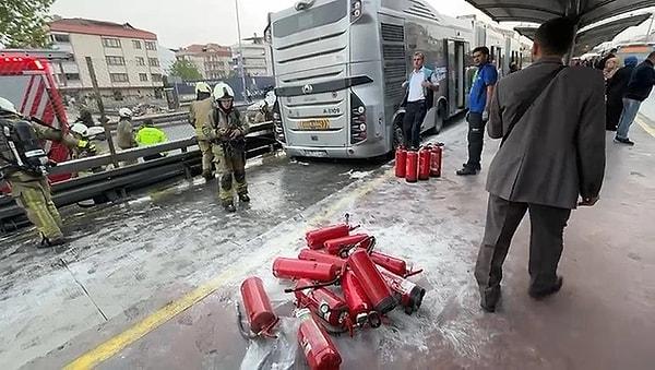 İstanbul’da Söğütlüçeşme-Beylikdüzü seferini yapan metrobüste Avcılar’dayken yangın çıktı. Yangına itfaiye ekipleri müdahale ederken, D-100 karayolunda trafik durma noktasına geldi.