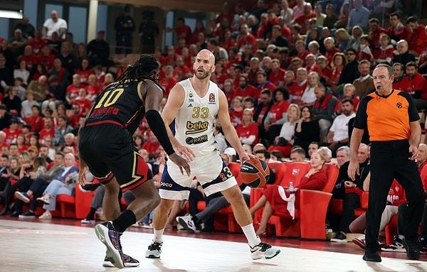 Basketbol THY Avrupa Ligi play-off çeyrek final serisi ilk maçında Fenerbahçe Beko, normal süresi 81-81 eşitlikle biten müsabakanın uzatma dakikalarında deplasmanda Monaco'yu 95-91 yendi ve seride 1-0 öne geçti.