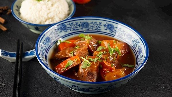 9. Listenin dokuzuncu sırasında Vietnam'ın kökeni sır olan lezzeti 'Vietnamese Beef Stew (Bò kho)' bulunuyor.