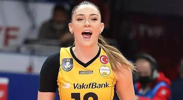 İddiaya göre; Fenerbahçe’nin transferdeki ilk hedefi Türk voleybolunun en önemli yıldızlarından biri olan Zehra Güneş'ti.