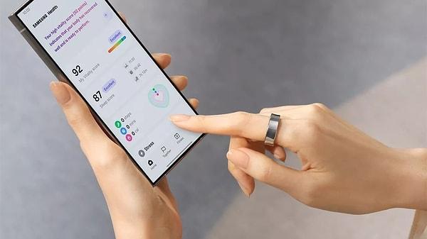Bununla birlikte Samsung'un, kan şekeri takibi başta olmak üzere Watch 7'deki pek çok önemli sağlık özelliğini yeni akıllı yüzük modeli Galaxy Ring'de de sunacağı söyleniyor.