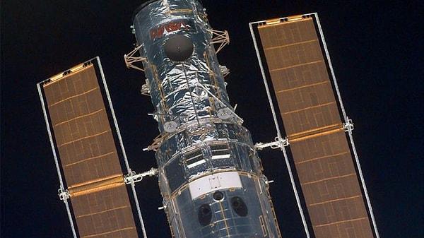 Hubble Uzay Teleskobu yörüngeye gönderildi