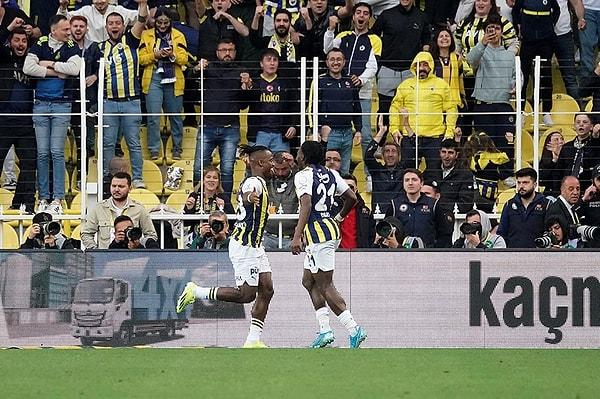 Heyecan dolu mücadele, 2-1'lik Fenerbahçe üstünlüğü ile noktalandı.  Galibiyeti getiren goller, 30. dakikada Michy Batshuayi ve 69. dakikada İrfan Can Kahveci'den geldi.