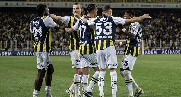 Fenerbahçe, ligin 34. haftasında Beşiktaş'ı konuk etti. Sarı-lacivertliler, sahadan 2-1 galip ayrılarak zirve takibine devam etti.