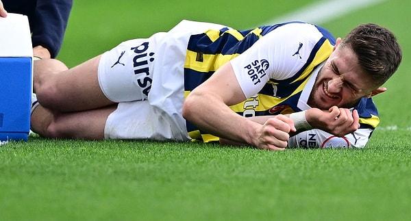 MR görüntülemesi sonucunda 25 yaşındaki futbolcunun ayak bileği bağında kopma tespit edildiği ifade edildi.