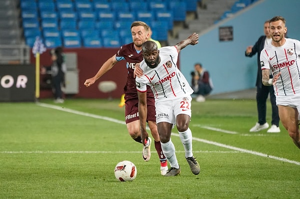 Bu sonuçla Trabzonspor, puanını 58'e yükseltirken konuk ekip 34 puanda kaldı ve kümede kalma mücadelesinde ağır bir yara aldı.