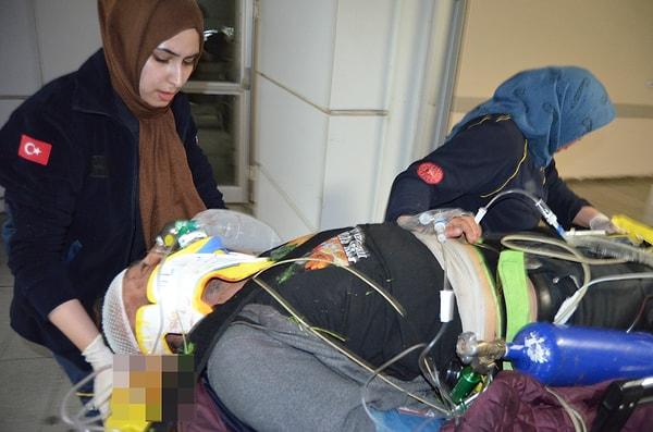 Kamyon sürücüsü olay yerinden kaçarken, sağlık ekipleri tarafından hastaneye kaldırılan Turan hayatını kaybetti.