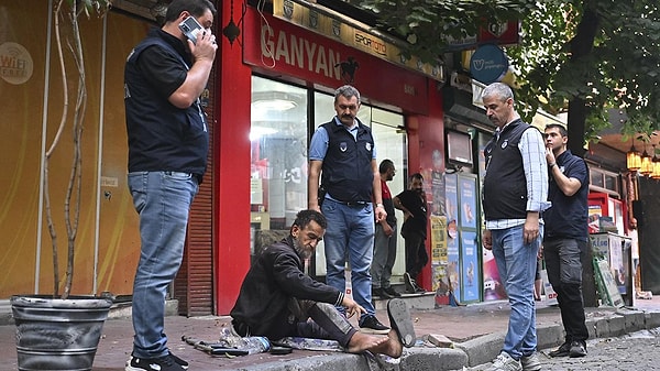 Türk insanının yardımseverliğini fırsat bilen kurnazlar Türkiye'de dilenciliği oldukça karlı bir iş haline getirmiş durumda.