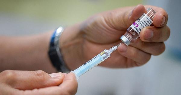 İngiltere'de 50 milyondan fazla kişiye uygulanan AstraZeneca aşısından dolayı 73 kişi yaşamını yitirdi.