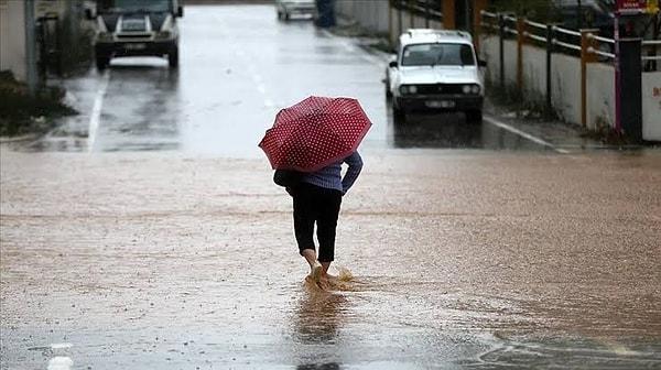 Meteoroloji Genel Müdürlüğü tarafından yayınlanan son verilere göre yağışlar birçok şehrinde hafta sonuna kadar aralıksız devam edecek. Ege'nin güneyinde yer yer etkisini yitirmesi beklenen yağışların yurdun geri kalanında hafta sonu da süreceği tahmin ediliyor.